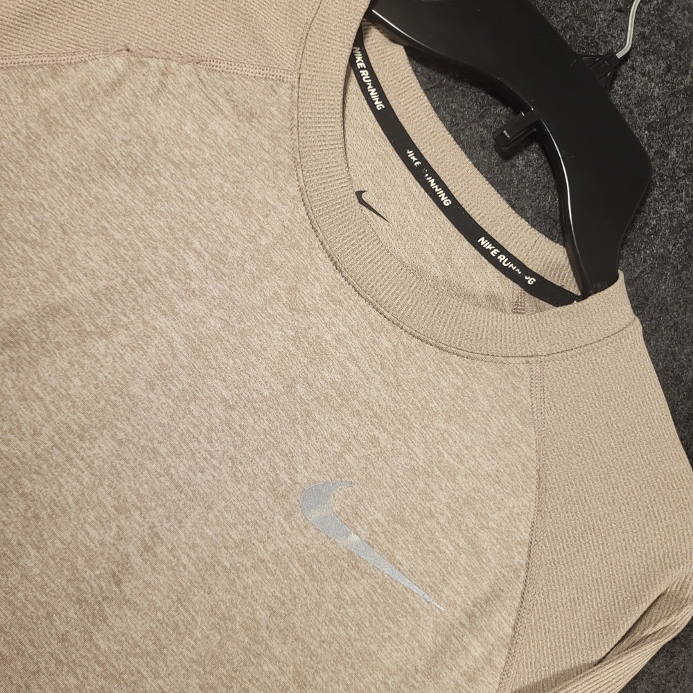 Nike Running Dri-FIT Shirt Mens Medium Tan Heather Long Sleeve Performance Top